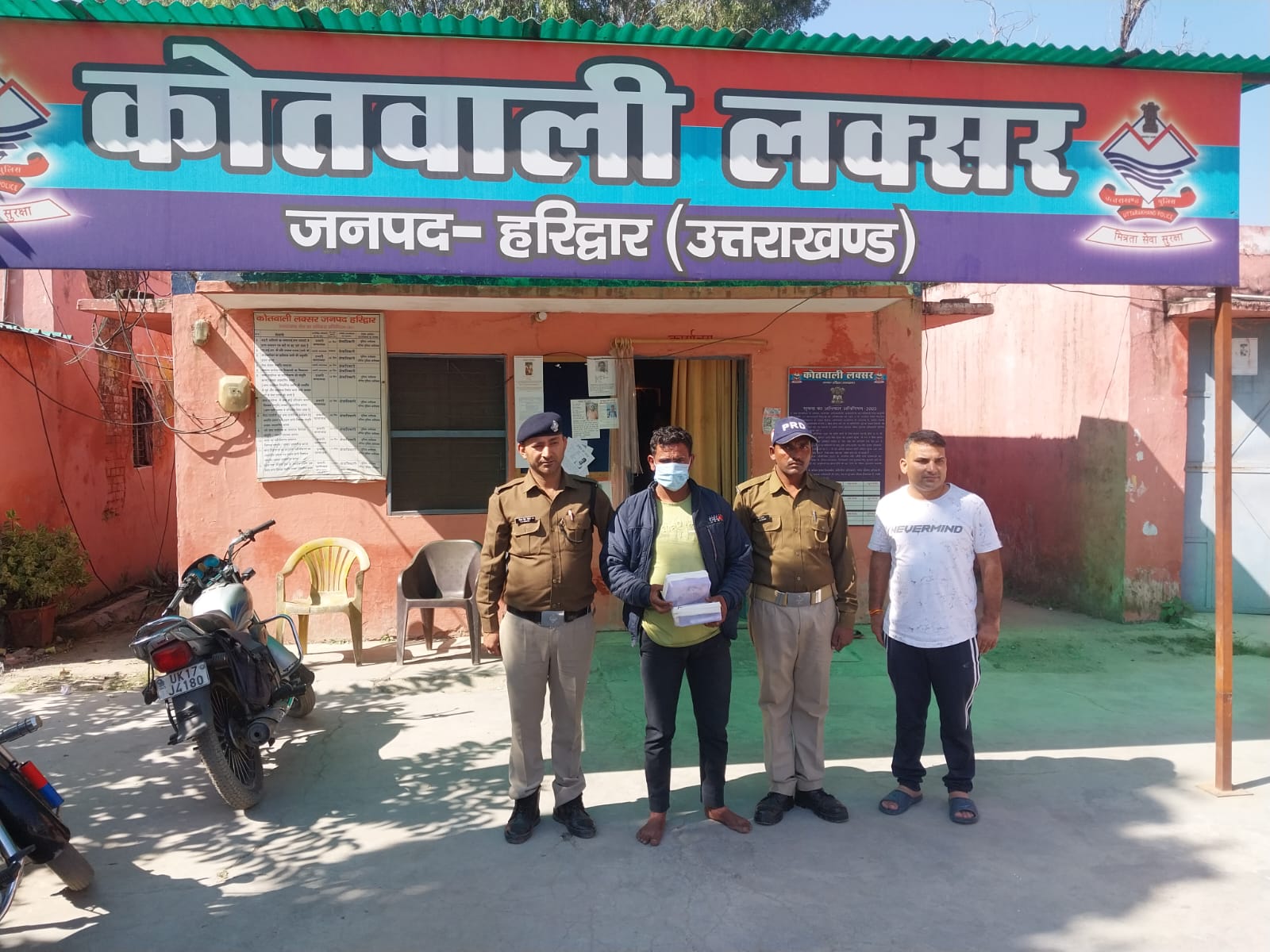 हरिद्वार पुलिस ने छापेमारी कर 10 लाख से अधिक कीमत की स्मैक के साथ दबोचा तस्कर ।