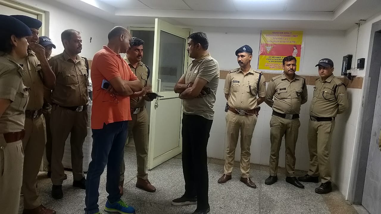 थाना प्रेम नगर देहरादून ढाकूवाली में पुलिस और बदमाश के बीच हुई मुठभेड़, पैर में लगी गोली।