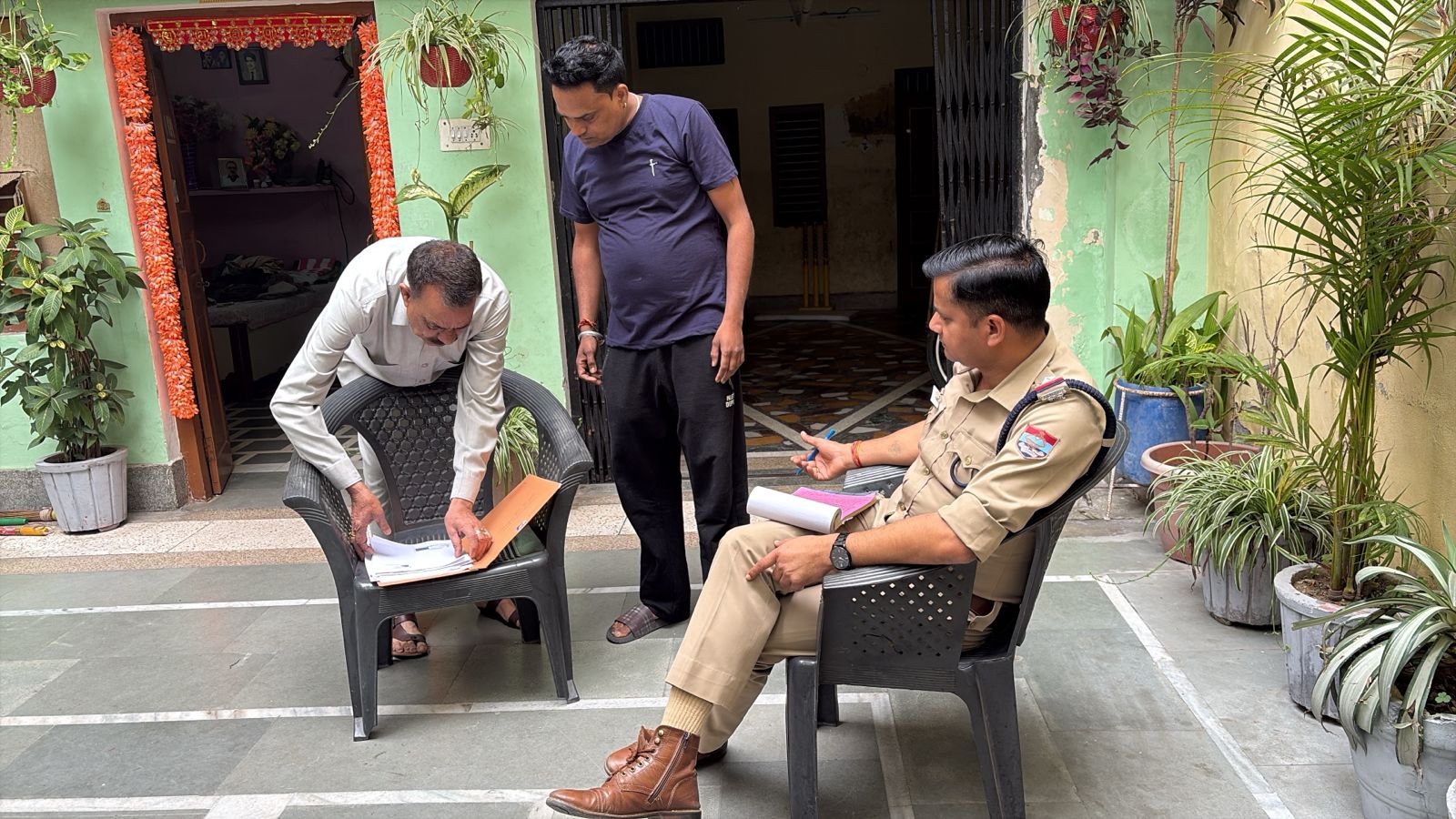 “ऑपरेशन प्रहार: रानीपुर पुलिस का सख्त एक्शन, 1 लाख से अधिक के चालान—बिना सत्यापन पर कसा शिकंजा”।