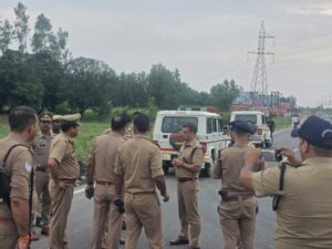 हरिद्वार आगामी कांवड़ यात्रा को सुरक्षित एवं सकुशल बनाने हेतु भगवानपुर थाना पुलिस ने उत्तर प्रदेश सीमा क्षेत्रांतर्गत पुलिस से की अहम बैठक
