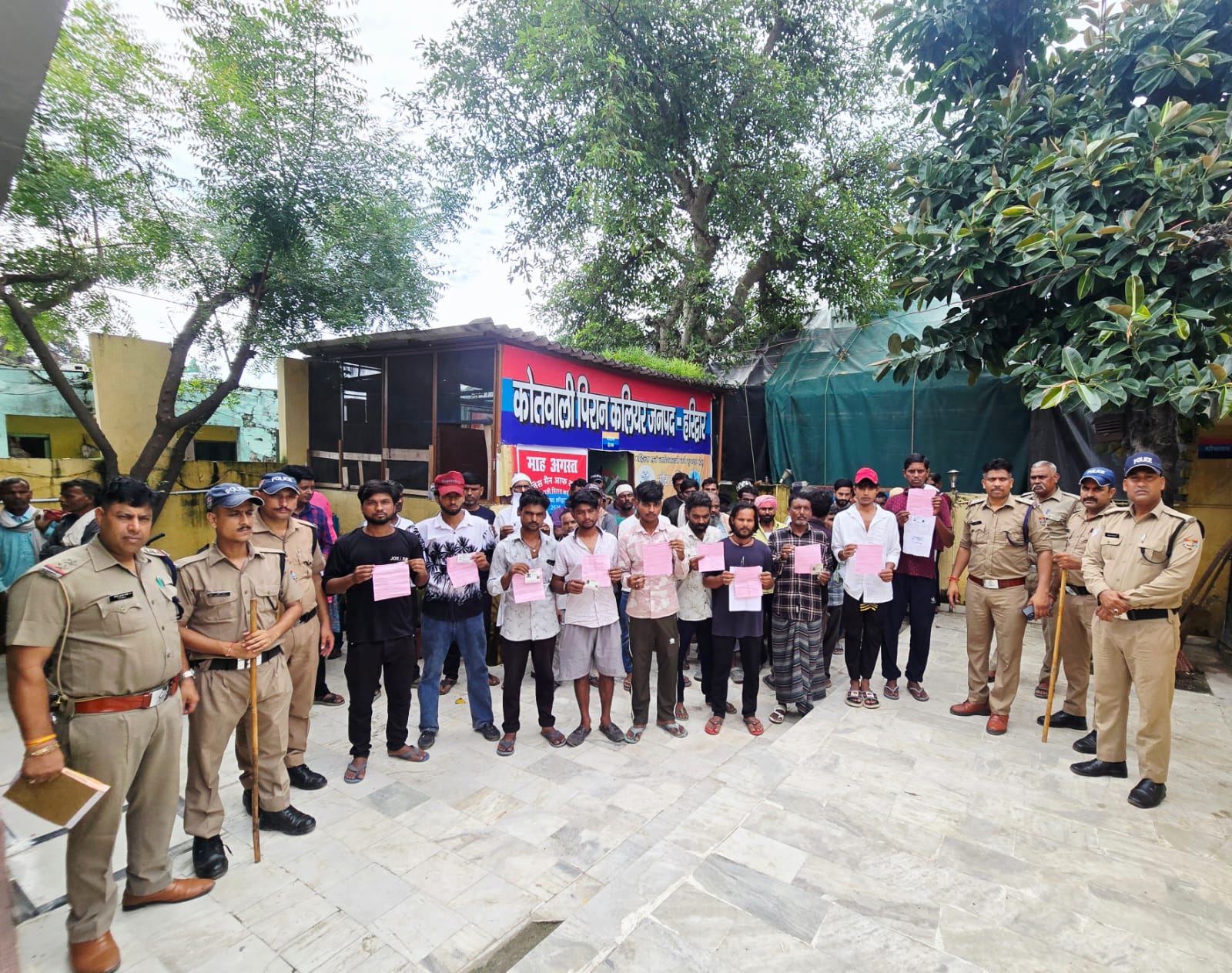 हॉटस्पॉट इलाकों में हरिद्वार पुलिस का सघन सत्यापन, 804 संदिग्ध जांचे हॉटस्पॉट इलाकों में हरिद्वार पुलिस का सघन सत्यापन, 804 संदिग्ध जांचे
